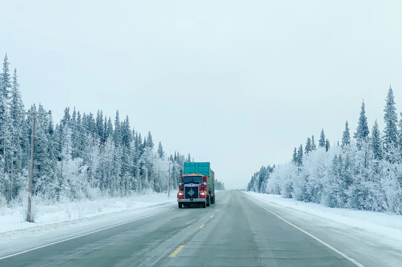 truck in alaska doing freight services 4