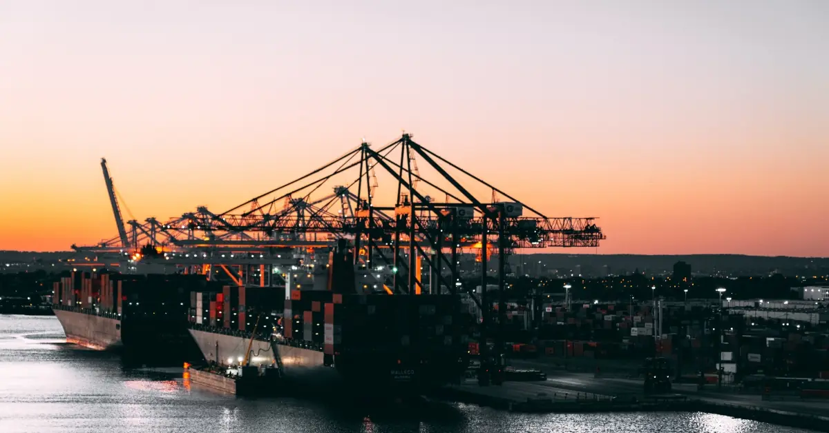 Hawaii Freight and moving services showing at the hawaii port